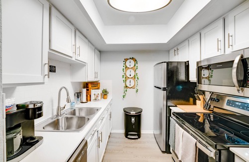 Vickery Meadow Apartment | Apt w/Pool Access: 9 Mi to Dtwn Dallas!