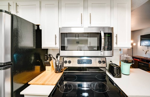 Vickery Meadow Apartment | Apt w/Pool Access: 9 Mi to Dtwn Dallas!