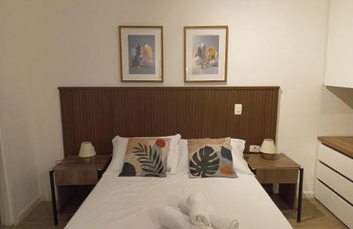 Vila Madalena Apartment | Apt with balcony 750m from Batman Alley PDM0208
