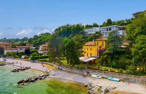 Manerba del Garda Villa | APT24 - Lakefront Villa with Park