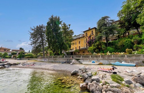 Manerba del Garda Villa | APT24 - Lakefront Villa with Park