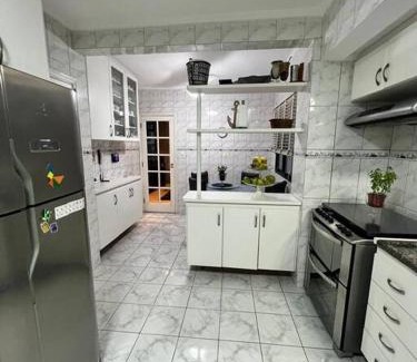 Aparecida Apartment | Apto 4 suítes (8 pessoas) - 50 metros da praia