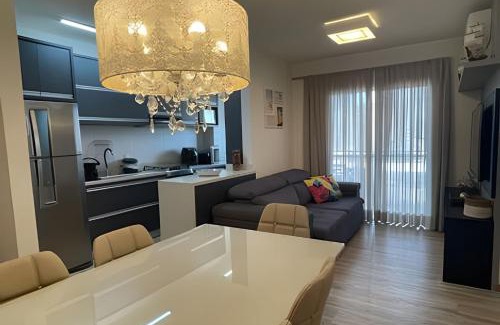 Picarras Apartment | Apto 6º andar, 200m praia, 15min Beto Carrero, 2 quartos, sacada com churrasqueira