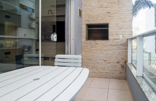 Ingleses Centro Apartment | Apto a 240m do Oceania Park nos Ingleses NX5350