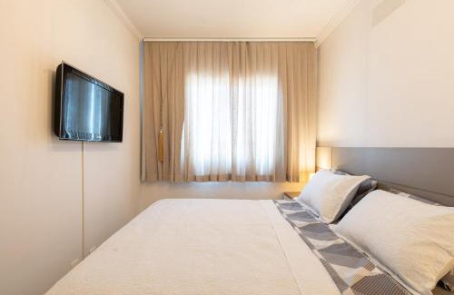 Itacolomi Apartment | Apto a 500m da PRAIA com SACADA com CHURRASQUEIRA, WI-FI, PISCINA, PORTARIA 24h e vaga de GARAGEM