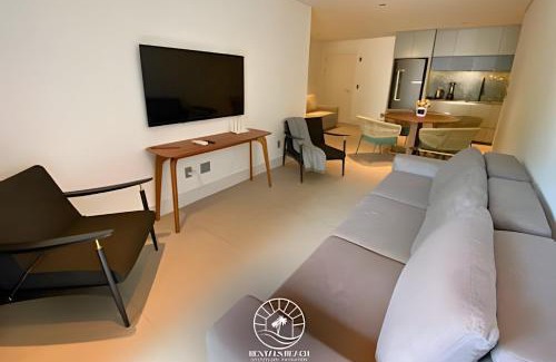 Torres Apartment | Apto alto padrão Torres-RS - menos de 150mts do mar - Piscina - Ar condicionado sala e quartos - Smart Tv - Wifi - Pátio privativo - Varanda com churrasqueira - Garagem para 02 carros - Aceita Pet
