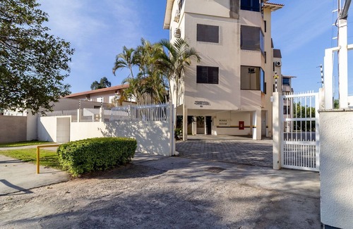 Ingleses Norte Apartment | Apto c/Churrasq 650m da Praia QTIB0301
