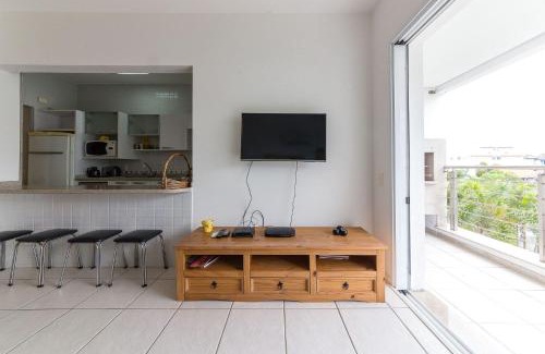 Jurere Apartment | Apto c/piscina a 250m da praia de Jurerê AYA201