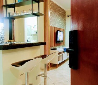 Mirim Apartment | Apto Com Sacada e Ar Condicionado a 2 minutos da Praia