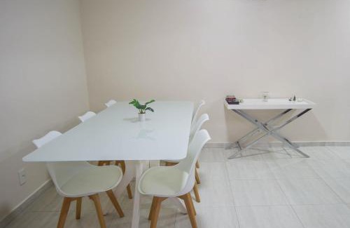 Jardim Tejereba Apartment | Apto completo com wi-fi, ar-cond a 200m da praia