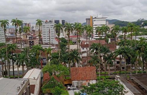 Centro Apartment | Apto confortável cozinha, smart tv