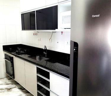Guilhermina Apartment | Apto Confortável e Reformado a 200m da Praia da Guilhermina - 2 Vagas, WiFi e Roupas de Cama Inclusas!