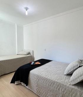 Piratuba Apartment | Apto das Orquídeas- 3 Quartos - Apto espaçoso,confortável com 2 sacadas de frente para avenida principal!
