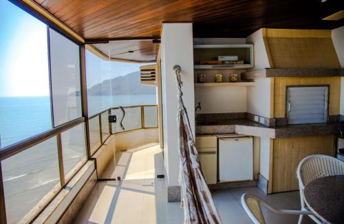 Barra Sul Apartment | Apto frente mar Bal Camboriu pé na areia churrasqueira carvao na sacada fantástica e encantadora vista mar