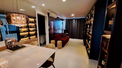 Planalto Apartment | Apto Temático - Vinhos e Espumantes