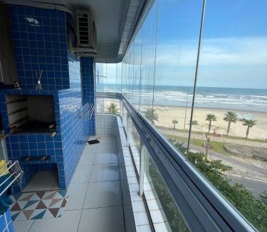 Maracana Apartment | Apto Varanda Gourmet, Vista Mar, Churrasqueira- wi fi 2 Tvs