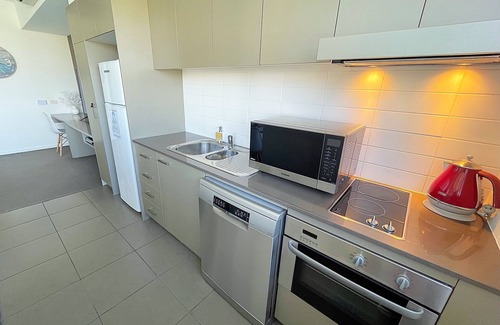 Newcastle Apartment | AQUA 306 POOLSIDE Luxury Apartment, FREE Parking, Honeysuckle NEWCASTLE