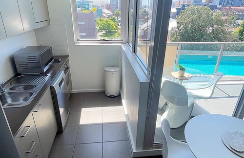 Newcastle Apartment | AQUA 306 POOLSIDE Luxury Apartment, FREE Parking, Honeysuckle NEWCASTLE