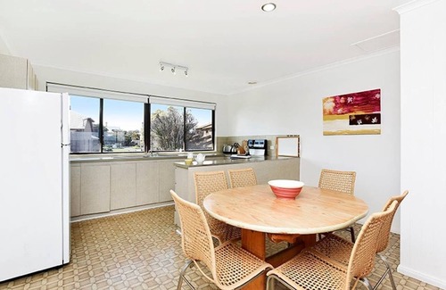 Port Elliot House | Aqua Bella - Unit 4/2 Hutton St-Wi-Fi - Oceanviews