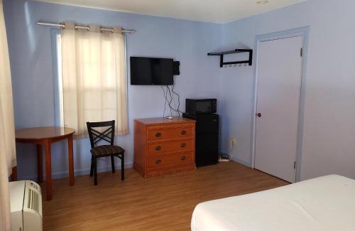 Beach Hill - Beach Flats Hotel | Aqua Breeze Inn