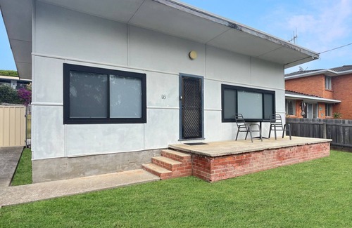 Lake Cathie House | Aqua Cottage - lakefront cottage with easy access to the beach