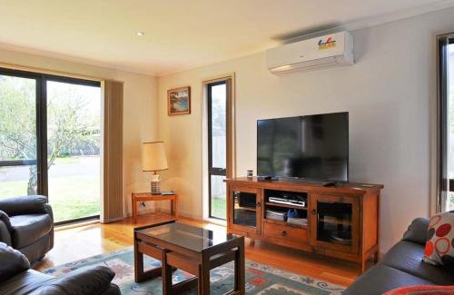 Inverloch House | Aqua Escape On Anderson