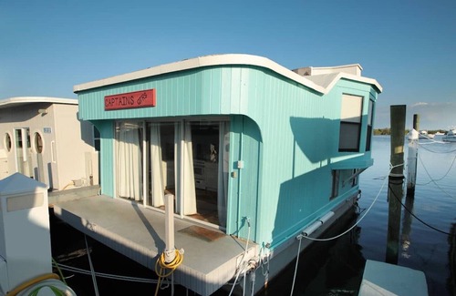 Tavernier Boat Rental | Aqua Lodge Houseboat "Captain's Quarters"