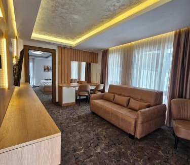 Sumadija Hotel | Aqua Raj ND