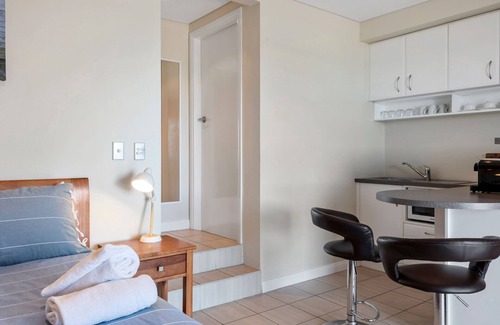 Mollymook Beach Apartment | Aqua Shores - Beachfront Studio on Mollymook Beach