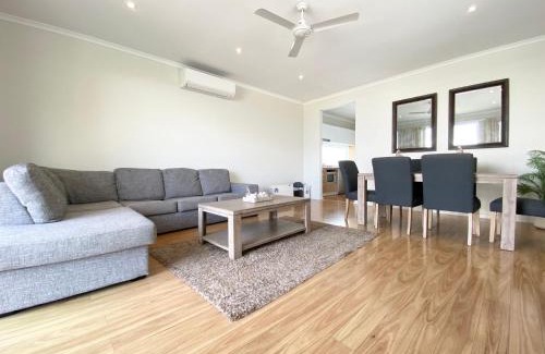 Caves Beach Villa | Aqua Villa at Caves Beach Villas
