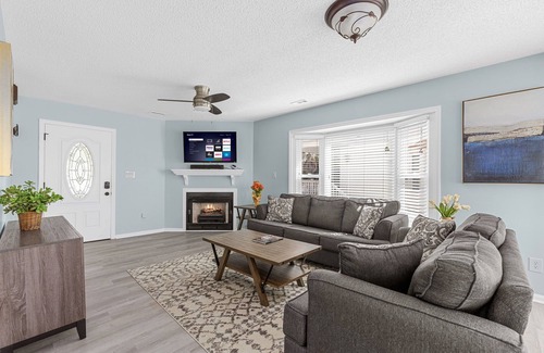 Crescent Beach House | Aqua Vista | 5 Bed, 4 Bath