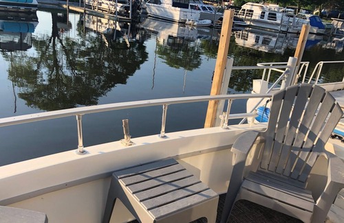 Douglas Boat Rental | Aqua Vista- In the Heartbeat of Saugatuck