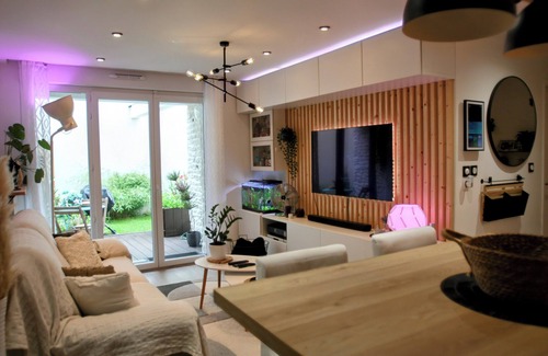 Corbeil-Essonnes Apartment | Aquarelle Home