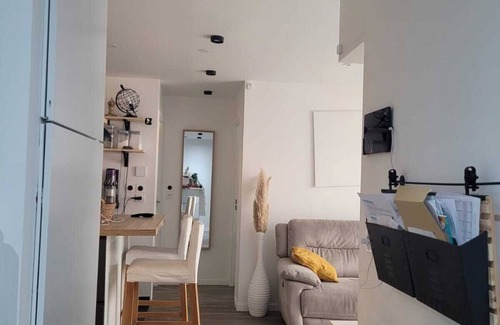 Corbeil-Essonnes Apartment | Aquarelle Home
