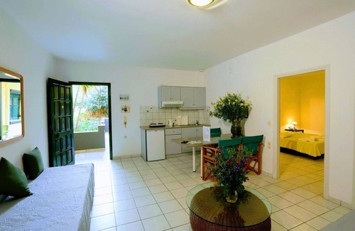 Agia Pelagia Hotel | Aquarius Apartments by Checkin