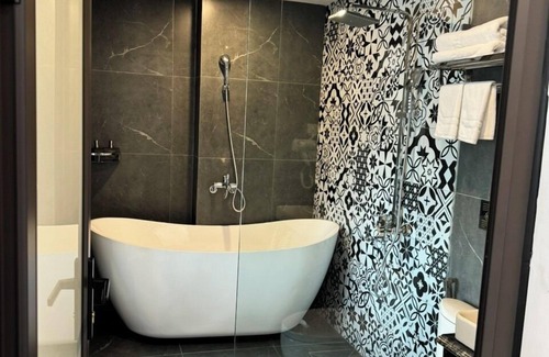 Old Quarter Hotel | Aquarius Premium Hotel