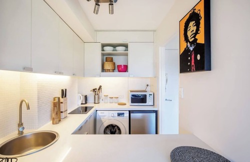 Rushcutters Bay Apartment | Aquarius Rising Poolside in Rushcutters Bay