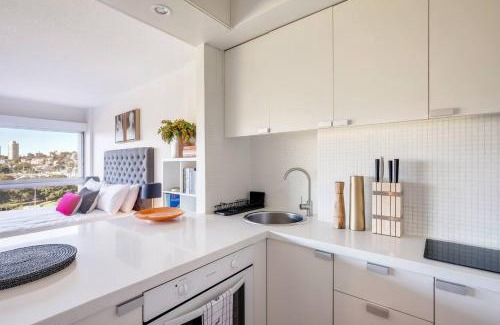 Rushcutters Bay Apartment | 'Aquarius Rising' Poolside in Rushcutters Bay