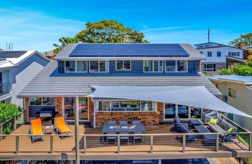 Budgewoi House | Aquavista; Beach, Lake, Ping Pong and Pool Table.