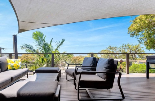 Budgewoi House | Aquavista; Beach, Lake, Ping Pong and Pool Table.