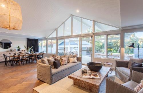 Eagle Bay House | Aquila I Private Properties