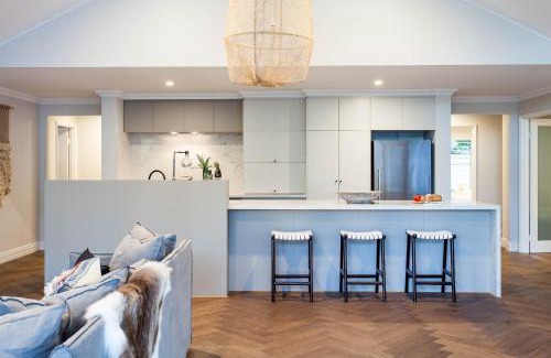 Eagle Bay House | Aquila I Private Properties
