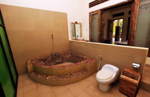 Kalibukbuk Hotel | Araminth Villa & Spa