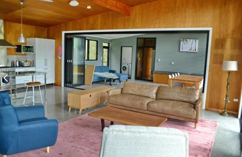 Arakoon House | Aranakie- 7 Grey Street Arakoon - Full Linen Provided