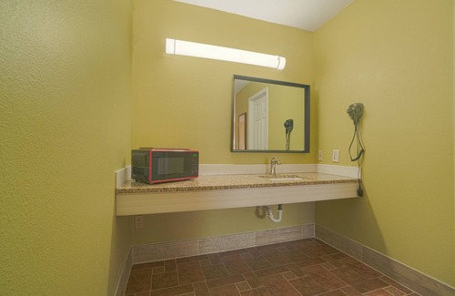 Aransas Pass Hotel | Aransas Bay Inn & Suites Corpus Christi by OYO