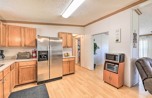 Minnesott Beach House | Arapahoe Home w/Fireplace Near Deer Hunting
