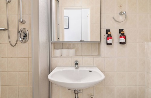 Schottenfeld Apartment | Arbio I Flora Collection