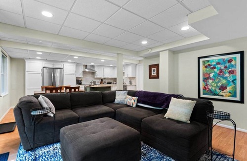 Ann Arbor Apartment | Arbor Hideaway - Brand New! Bring your dog!