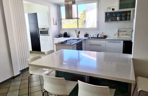 Arcachon Villa | Arcachon - Elegant Large Home (2000sq/ft) with pool, 5mn by foot to the beach