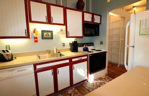 Chautauqua Condo | Arcade 15 2 Bedroom Condo by Redawning